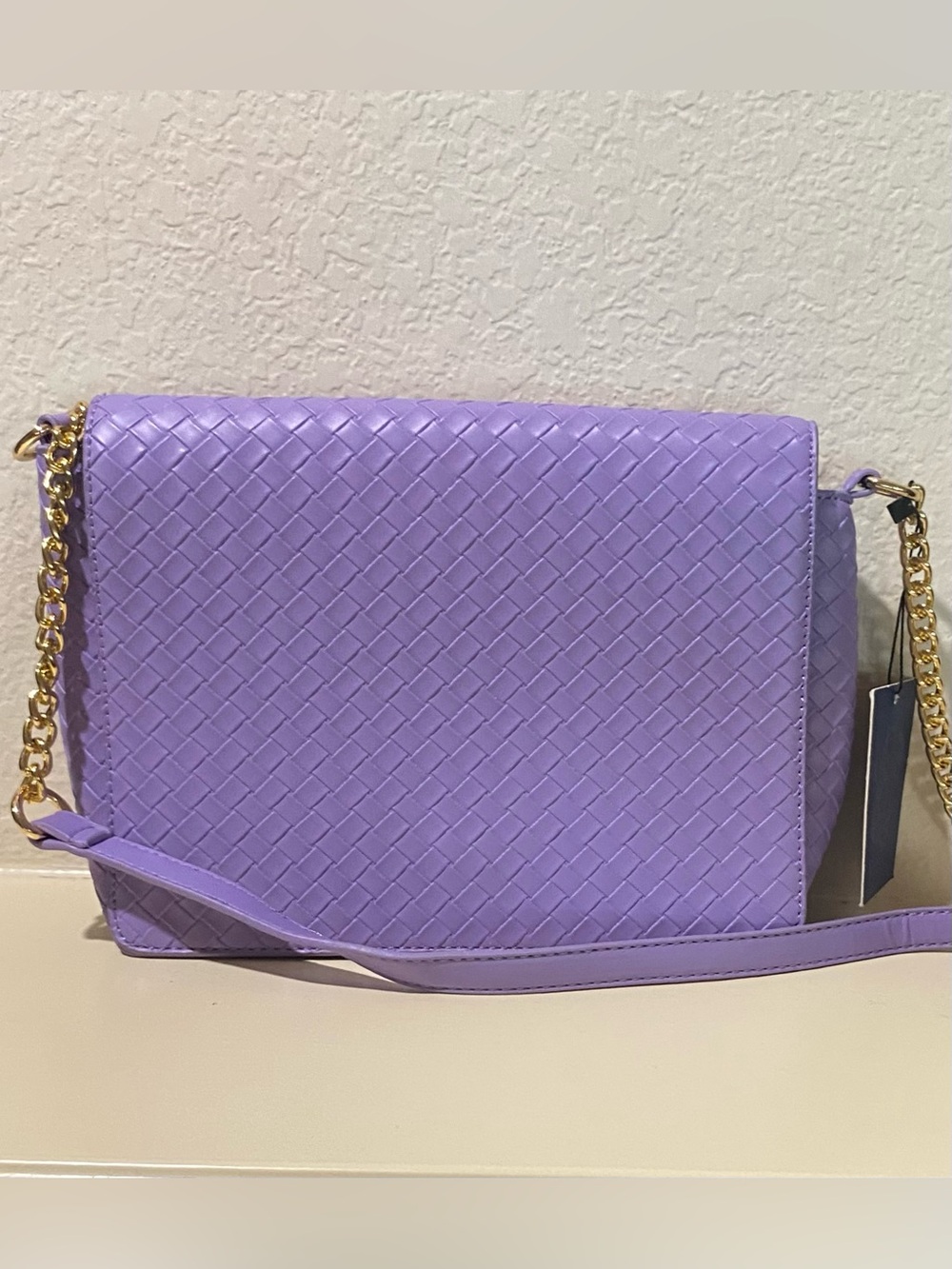 NEW/NWT Liz Claiborne Lavender Woven Crossbody with Gold Chain